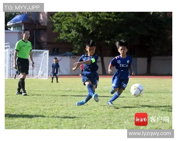 足球明星在绿茵场上挥洒汗水的精彩瞬间与动人风采照片集锦