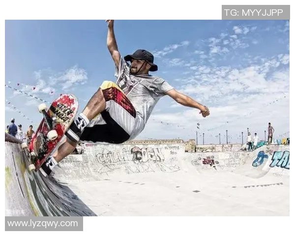 足球明星街头炫技瞬间展现球技魅力与街头文化的完美结合 足球明星街头炫技瞬间展现球技魅力与街头文化的完美结合